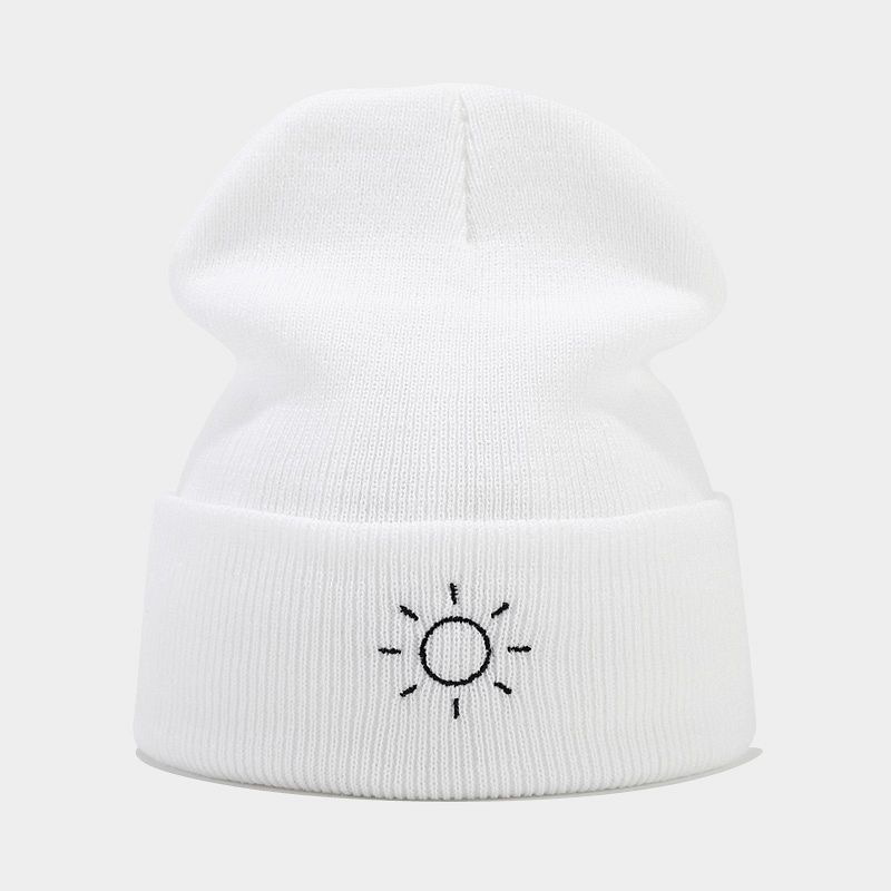El otoño y el invierno nuevo sol simple bordado moda rizador pelo sombrero hombres y mujeres personalidad de la calle simple lana sombrero de punto