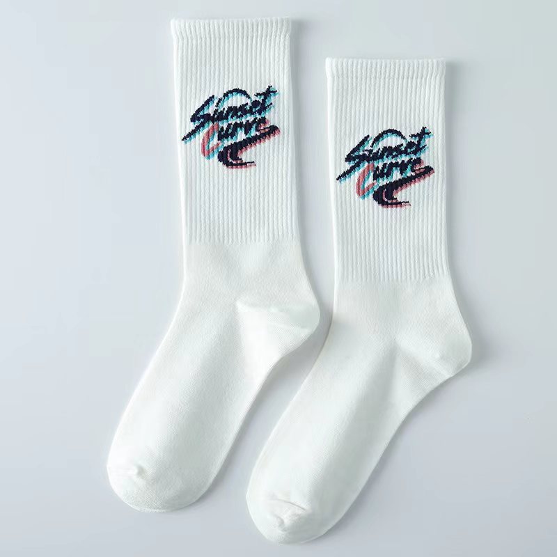 Calcetines de mujer Primavera y otoño Calcetines de media pierna de moda versátil estilo punk casual que absorbe el sudor baloncesto de la calle Deportes medias de los hombres
