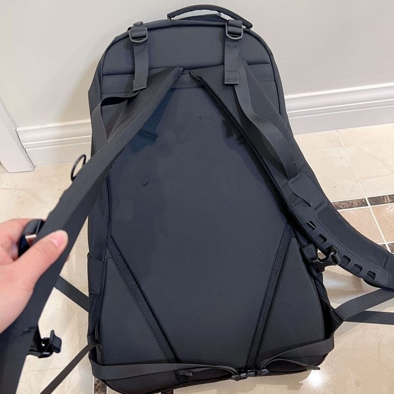 26L 防水バックパック オートバイ カジュアル ヘルメット アウトドア バックパック 旅行 大容量 スクールバッグ トラベルバッグ ブラックゴールド|undefined