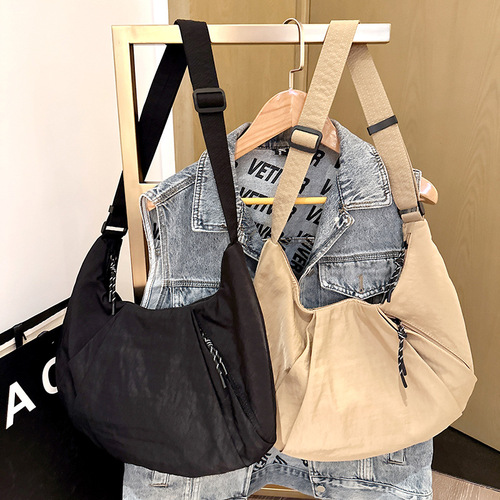 Waterproof Nylon Ox Horn Bag Crossbody Bag Yoga Bag Short Trip Bag Fashion Lightweight Durable Large Capacity Dumpling Bag
