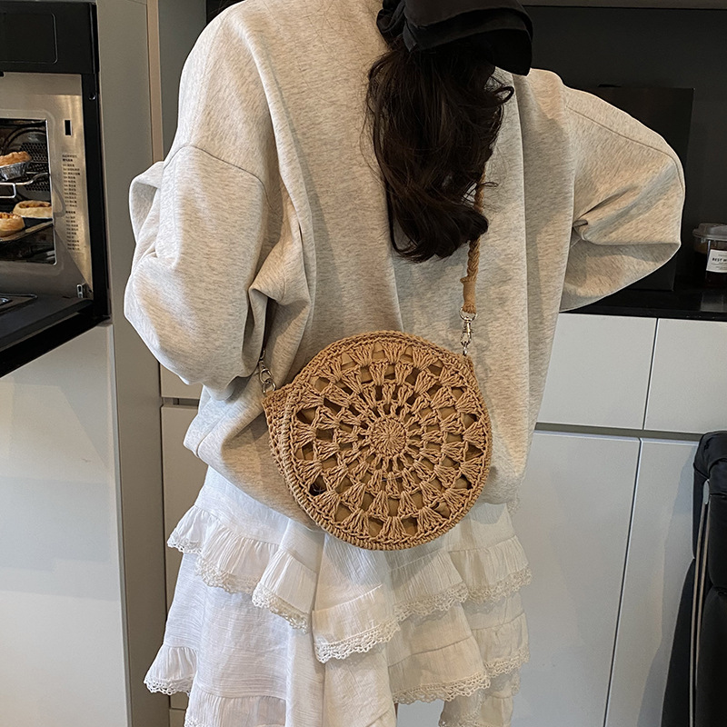 Straw beach one-shoulder bag
