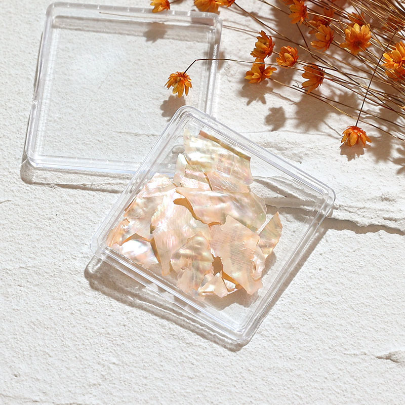 Manicuría irregular conchas de color fantasma rojo en línea con el mismo tipo de abalón natural ultra delgado fragmentos japoneses de decoración de uñas