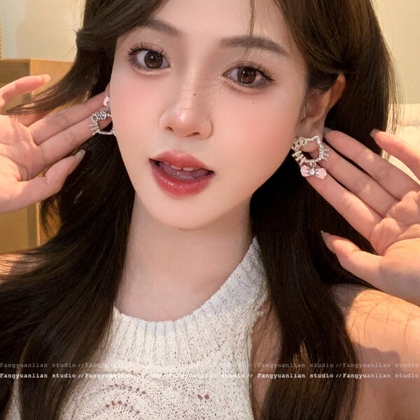 Cute earrings with bow