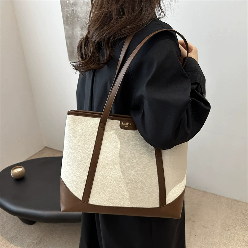Retro capacious one-shoulder bag for leisure, autumn