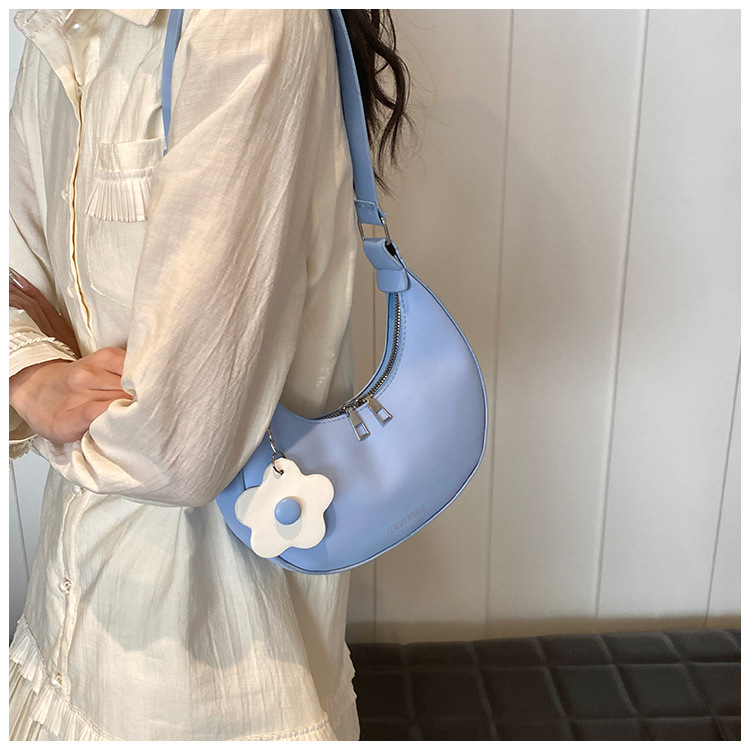 Cross-border women's bag 2024 New style, trendy texture, versatile, ins fashion single-shoulder armpit bag, small flower pendant, crescent moon bag undefined