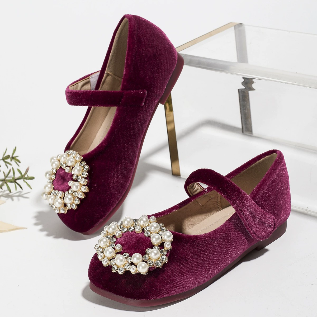 Детские туфли для девочек, весна-осень 2025, трансграничная торговля, новые модели, модные жемчужные нескользящие туфли-принцессы.