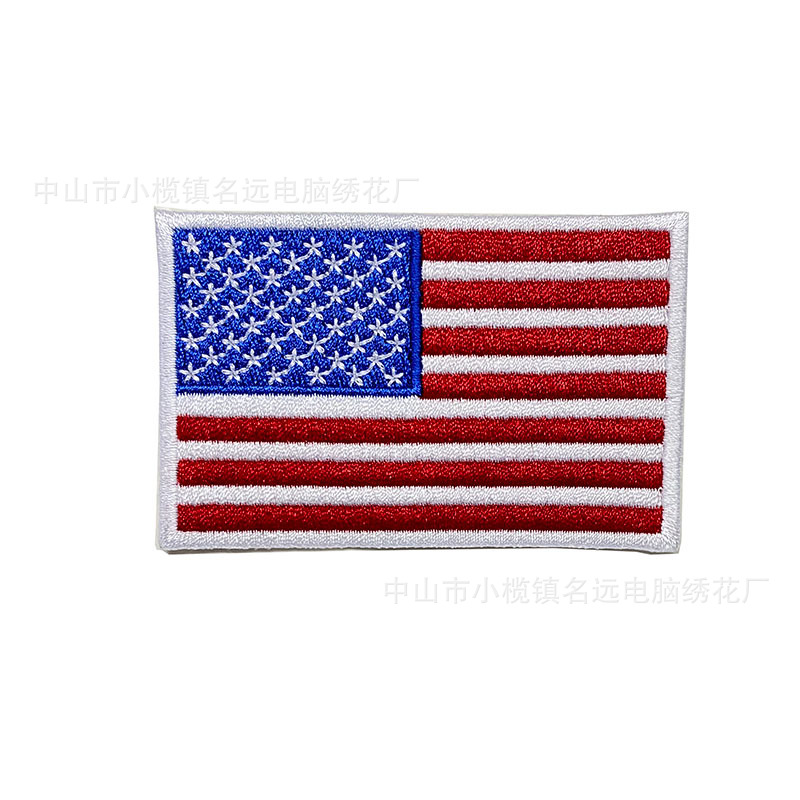 가장자리가 흰색인 빨간색과 흰색 줄무늬