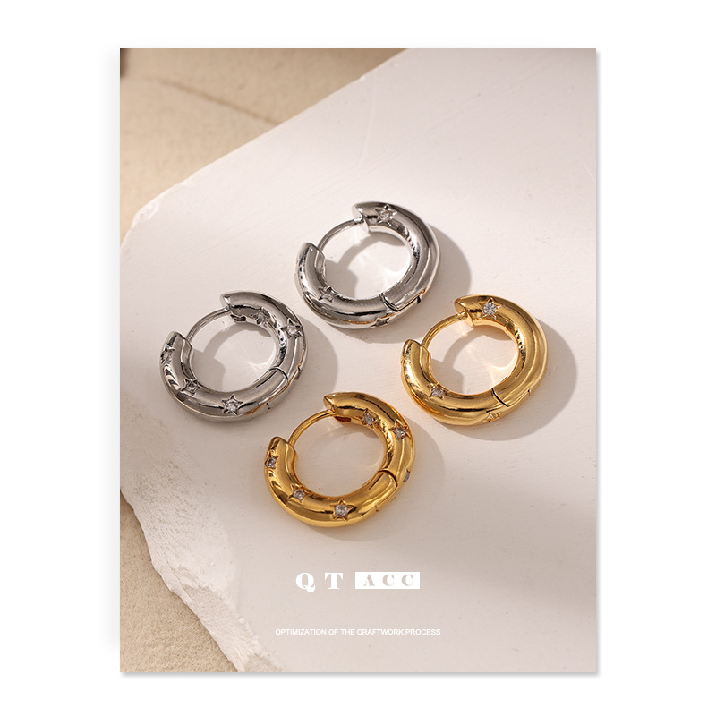 Europa y América estilo de moda exquisito pendientes de estrellas de moda incrustados con zircon personalidad simple y versátil otoño y invierno dulce y fresco pernos de orejas