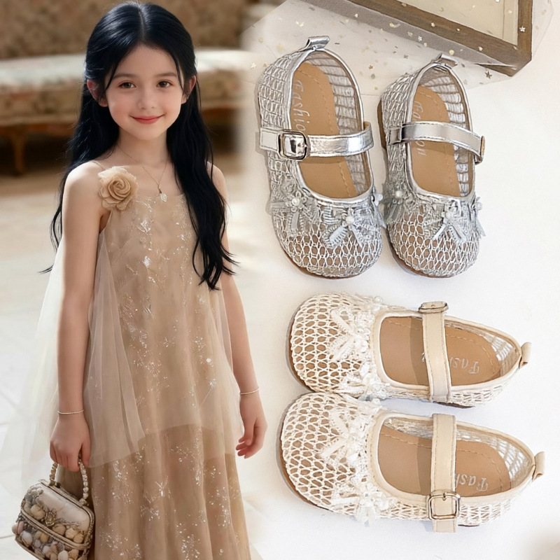 Niñas sandalias Baotou 2026 verano nuevo estilo de moda infantil zapatos de princesa universal arco de perla hueco zapatos simples