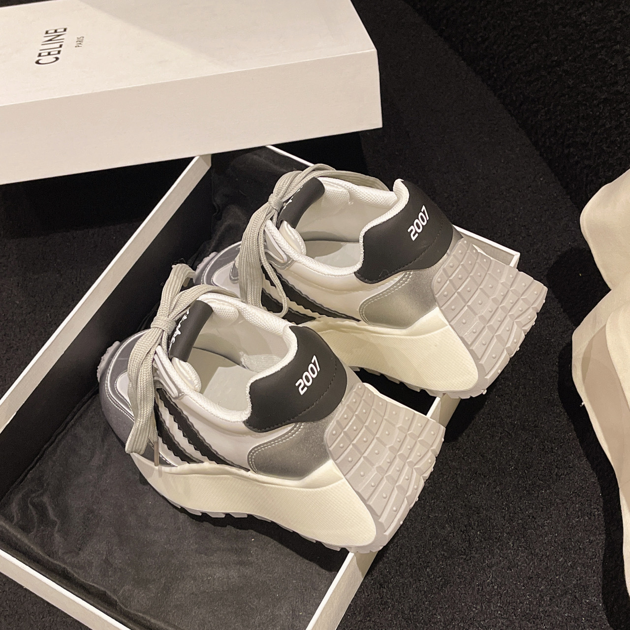 2024 primavera nuevos zapatos altos y pies que muestran los zapatos de papá pequeño zapatos deportivos transpirables de moda para mujer_voghion.com