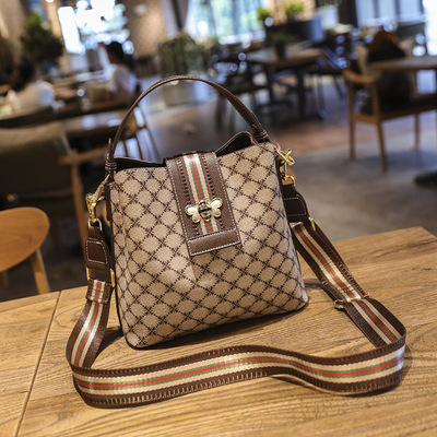 bags Fashion bags Female bag 2021 new pattern Korean Edition fashion Ladies Soft leather Retro Bucket bag Handbag