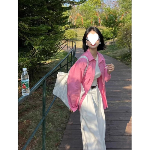 Early autumn fashion: Women's pink long-sleeve POLO-collar top—thoughtfully designed, niche-style, slimming, and perfect for a laid-back, casual vibe.