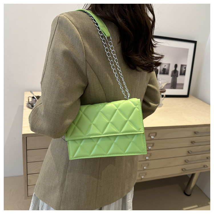 The 2024 autumn new French niche design chain small square bag, a fashionable macaron color single-shoulder crossbody bag undefined