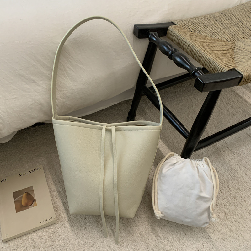 Bolsa de cubo de viaje coreano para mujeres 2025 nuevo estilo de alta calidad, bolso de hombro de cuero suave de gran capacidad, bolso de madre