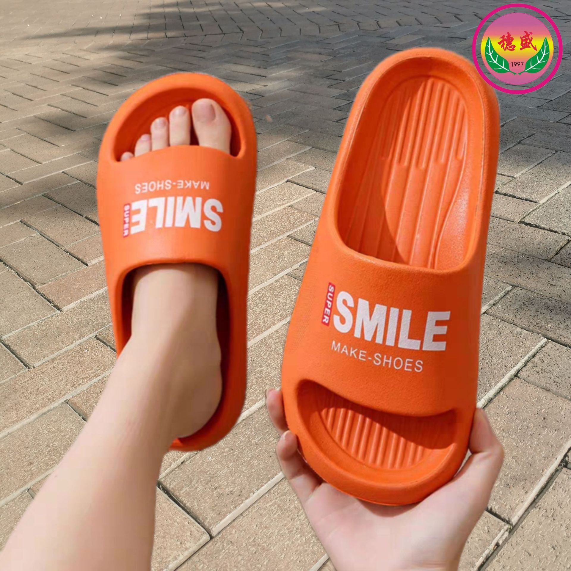 오렌지 여성 모델