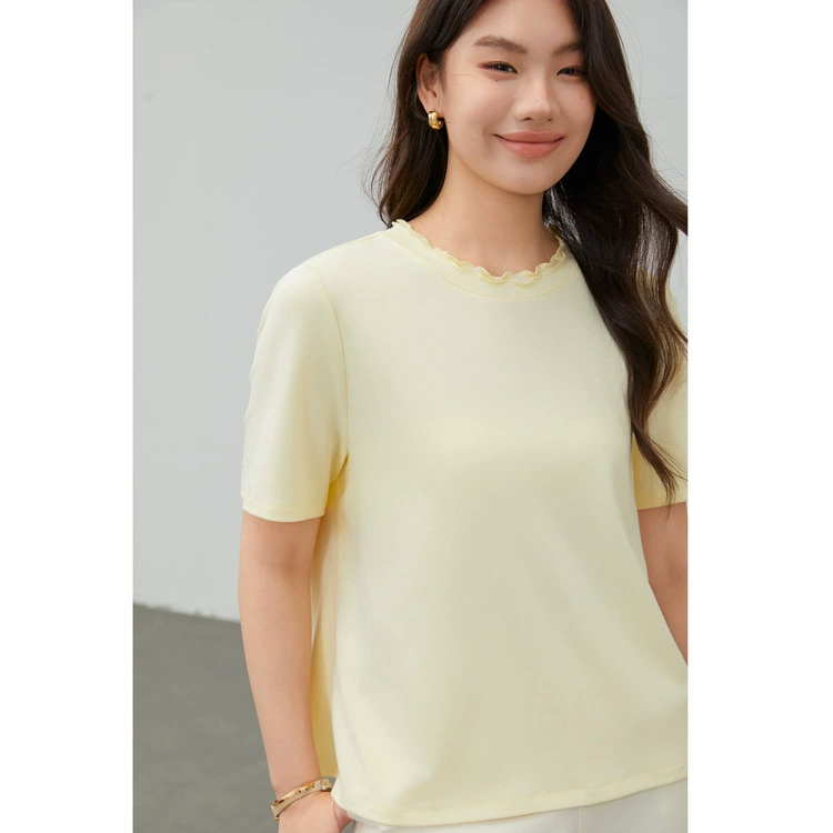 【Cloudy Mist Whisper】Простая и модная футболка из чистого материала с рюшами на воротнике, облегающая посадка, женская одежда больших размеров на лето.