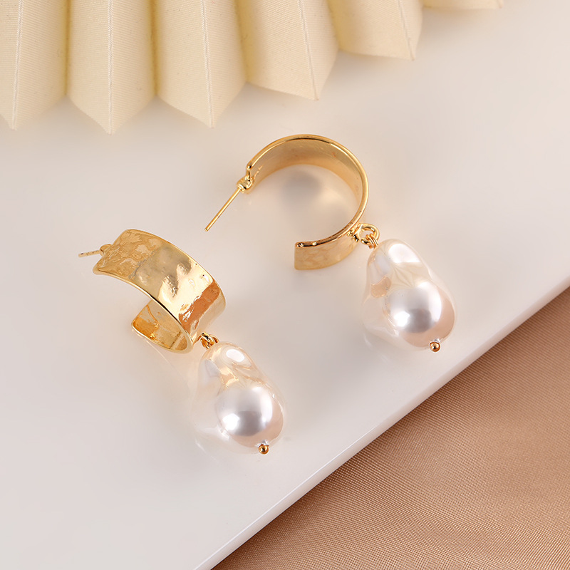 1 Pair IG Style Retro Irregular Pearl Plating Copper Drop Earrings display picture 3