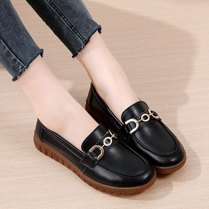 Zapatos de mujer de cuero suave primavera y verano de 2026 nuevos zapatos de estilo único para mujeres, zapatos de madres de mediana edad, zapatos de pedal