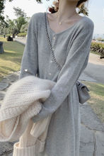 ���ɵ�ë��ȹ��Ů�ﶬ�ȴ�����L���^ϥ����µ�ᘿ�����B��ȹ