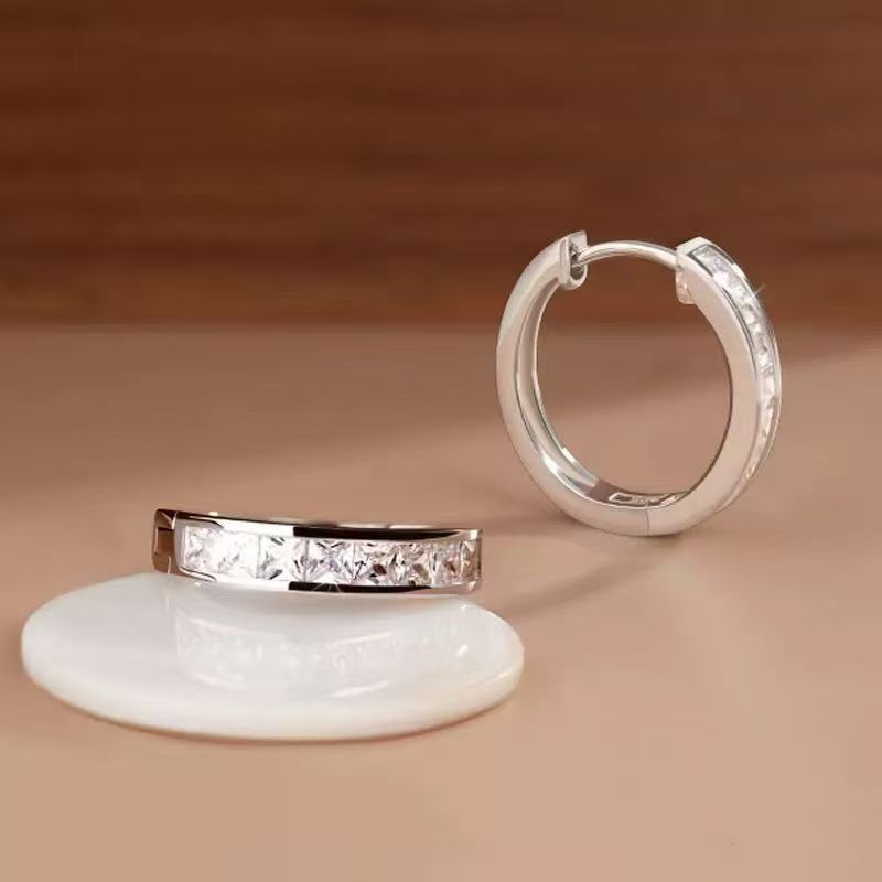 Orecchini a cerchio premium con zircone quadrato design elegante_voghion.com