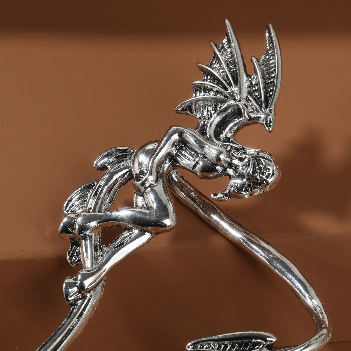 Orecchini gotici retrò con ali da elfo, clip per le orecchie per le donne, stile dark, stile punk, orecchini da diavolo, orecchini a forma di drago, ganci per le orecchie_voghion.com