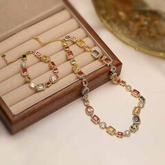 レトロで軽い豪華な幾何学はカラードリルのchoker首のチェーンの小さい大衆の高級感の宮延風のブレスレットのネックレスのアクセサリーのセットを挿します。