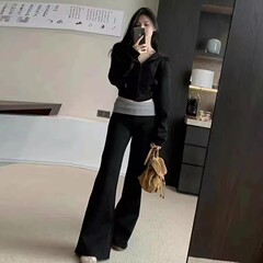 开秋穿搭一整套2025新款连帽短款卫衣+高腰拼接微喇裤两件套装潮