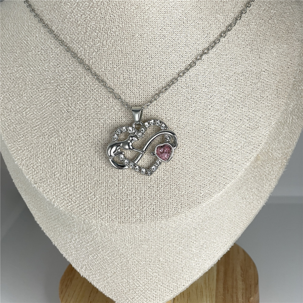 Colar com pingente de serpente em forma de coração com diamantes_voghion.com