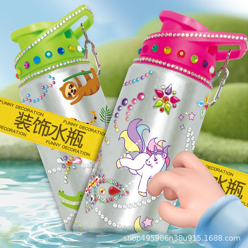 Botella de agua decorativa hecha a mano con diamantes de imitación para niños, éxito de ventas transfronterizo, divertida botella de agua con decoración de grafiti DIY, juguete interactivo para padres e hijos.