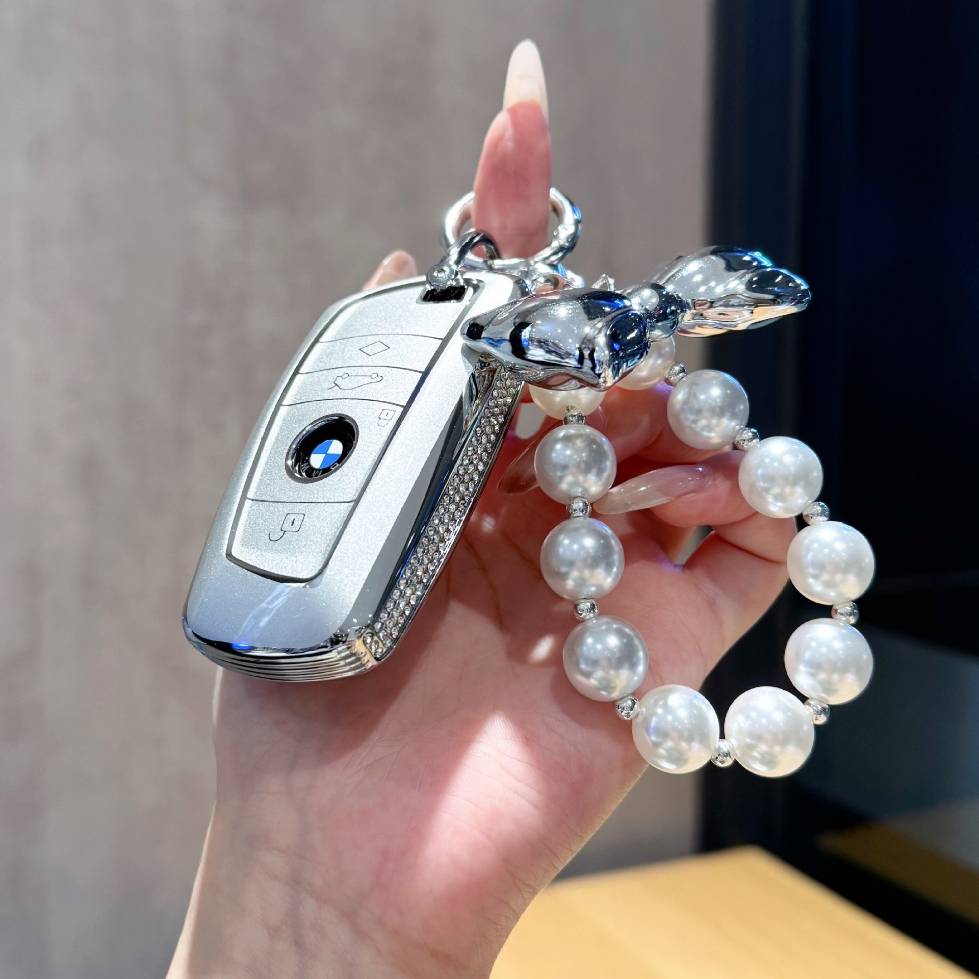 Suitable for BMW key cases, new 3 Series 330li, 5 Series 530li, X1, X2, X3, X4, X5, blade-style women's key case