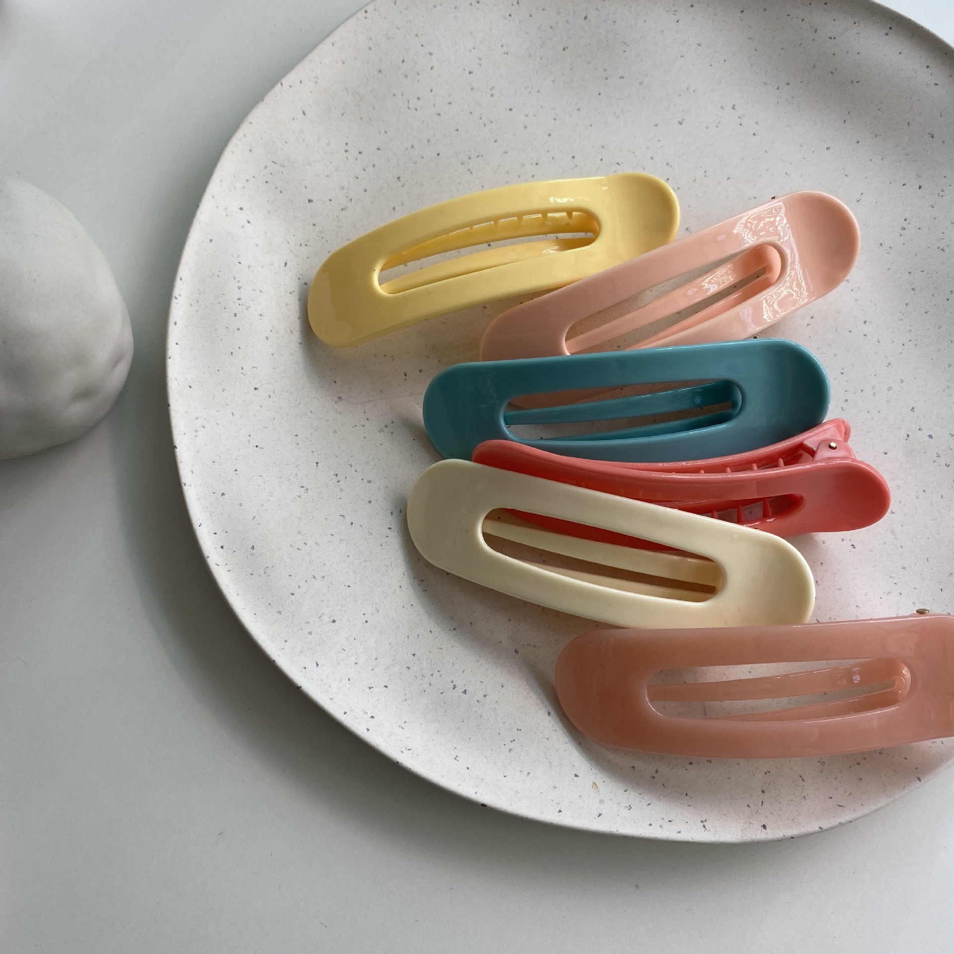 12g Weight Hair Clip Hair Accessories Type 1 Piece Quantity Casual, Outdoor, Daily Occasion Plastic Material Solid Color Pattern Women's Gender Simple Style Style Women's Simple Style Solid Color Plastic Hair Clip 1