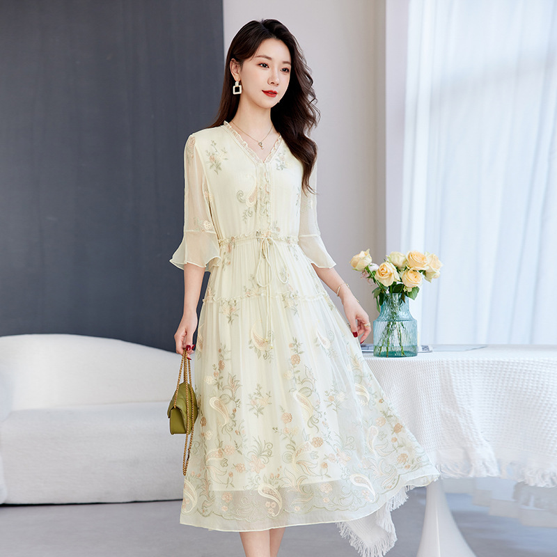 High-End Heavy-Duty Embroidery Silk Dress for Women, 2026 Summer New Style, V-Neck, Waist-Cinching, Slimming, Mulberry Silk Mid-Length Dress