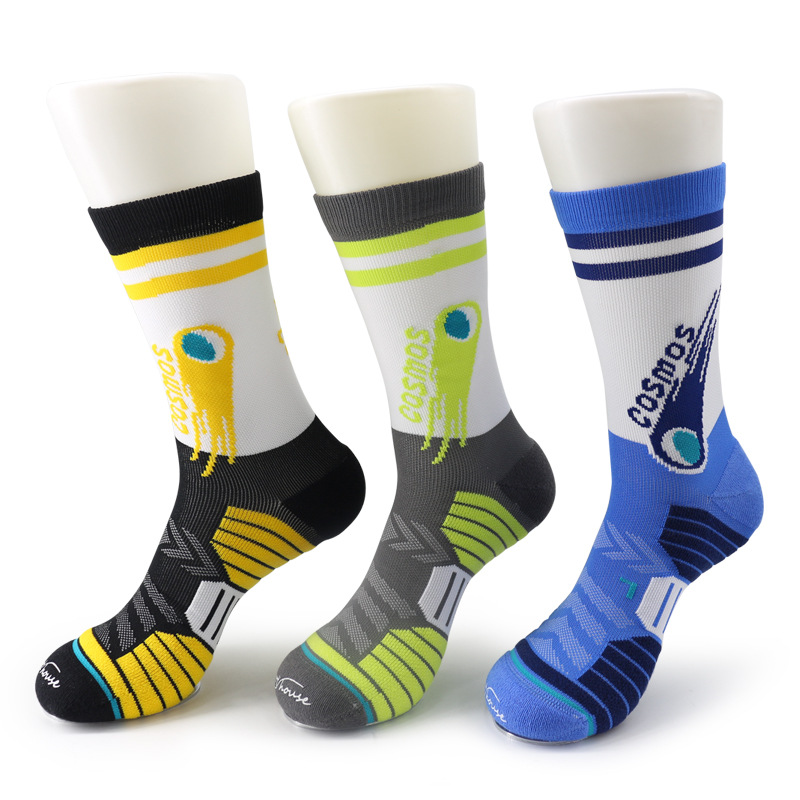 Universal sports stripe in the tube socks