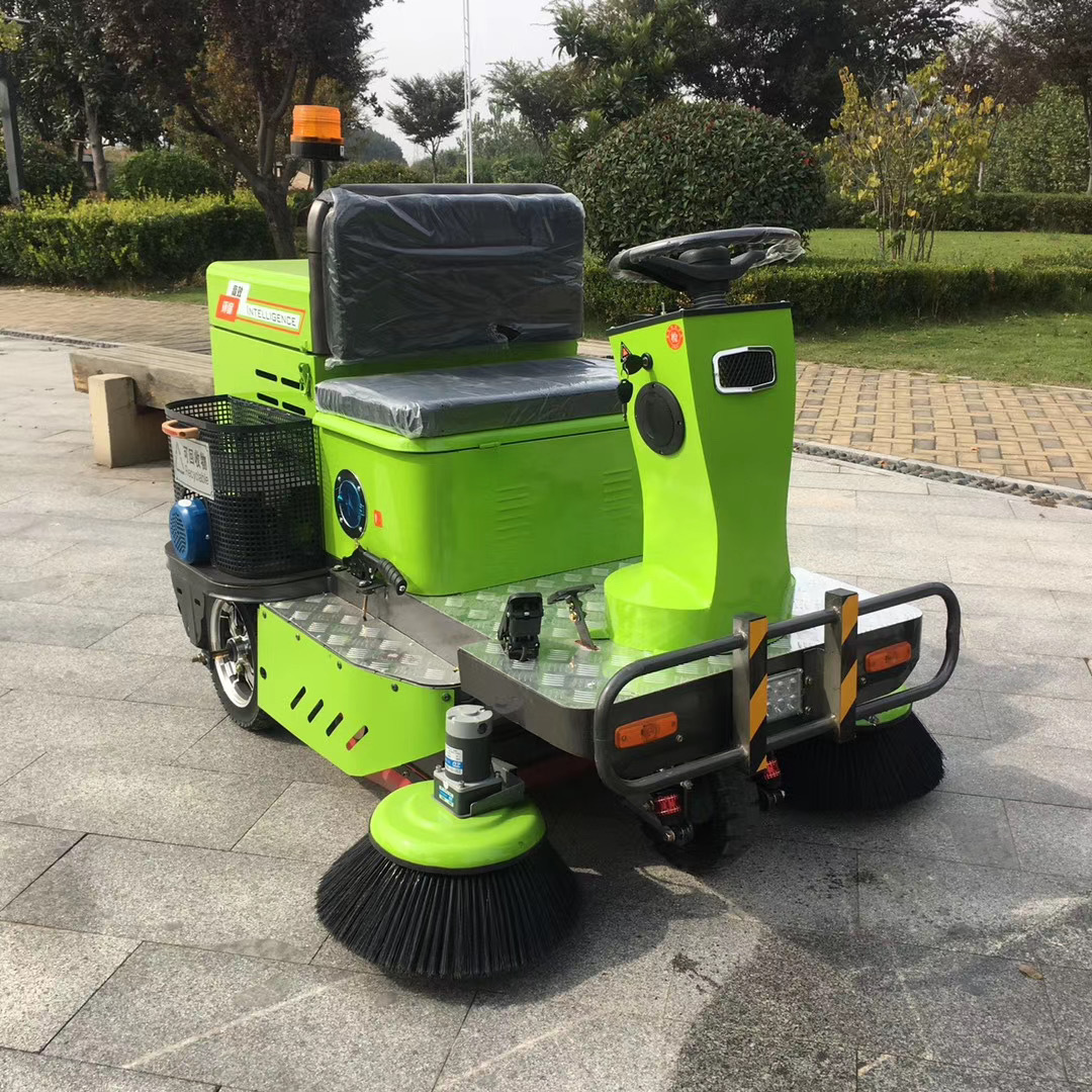 驾驶式电动三刷小宝马扫地车SP-X5电动扫地车工厂小区物业扫地机