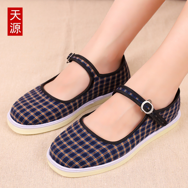 Zapatos de mujer de nuevo estilo, zapatos de tela de mujer de Beijing viejos planos, suela suave de todo fósforo, boca poco profunda, zapatos de madre a cuadros