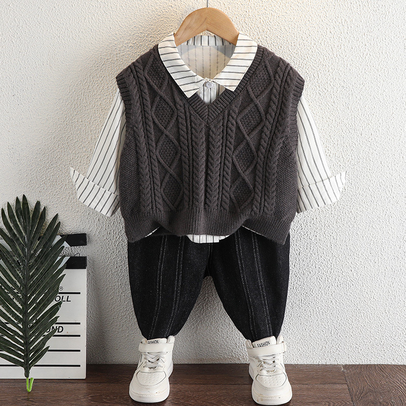6103 Conjunto de chaleco de lana para niños Ropa de primavera y otoño 2024 Nuevo estilo Camisa a rayas estilo universitario para niños Tren de tres piezas