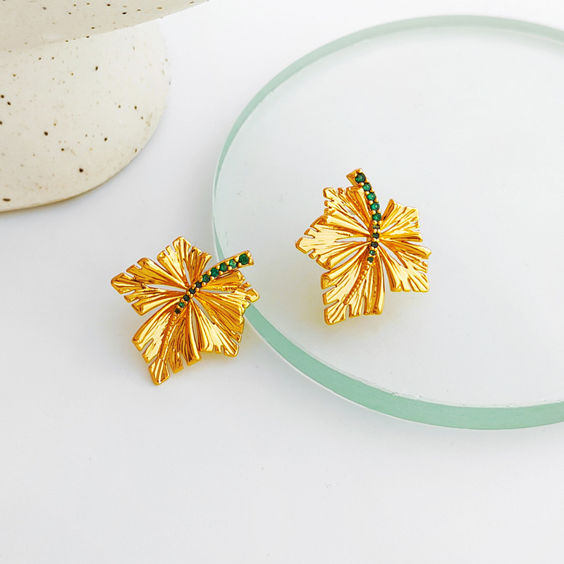 Retro Maple Leaf Copper Inlay Artificial Gemstones Earrings 1 Pair