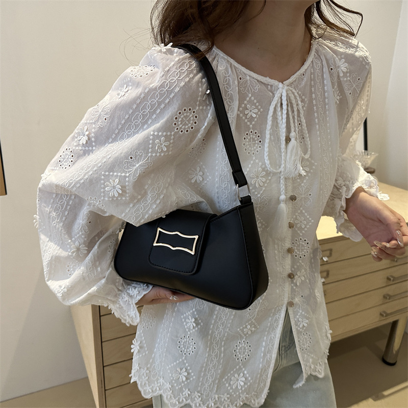 Bolso de brazo ligero de lujo para mujeres 2024 verano nuevo nicho de moda diseño de alta sensación ondulada mochila de hombro