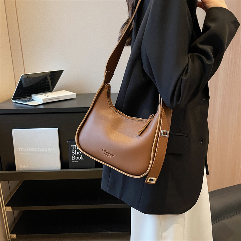 Advanced feeling 2024 new versatile women's solid color fashionable casual wide shoulder strap crossbody bag_voghion.com