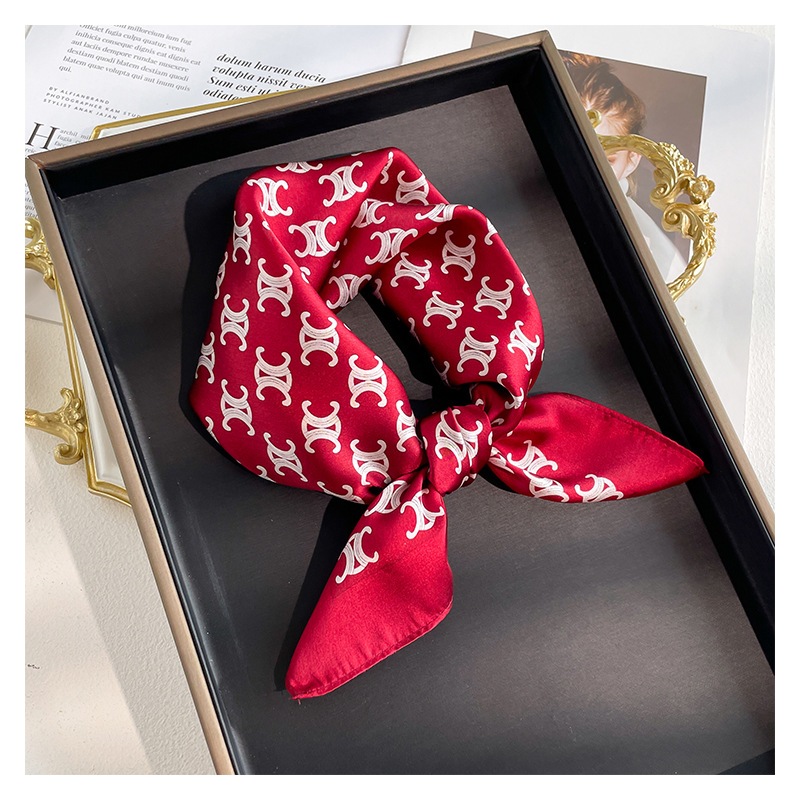 軽い豪華な北欧風の紫色の朝顔の花のプリントの绢糸のスカーフの女性の高級な気質の100% シルクの小さい方のタオル