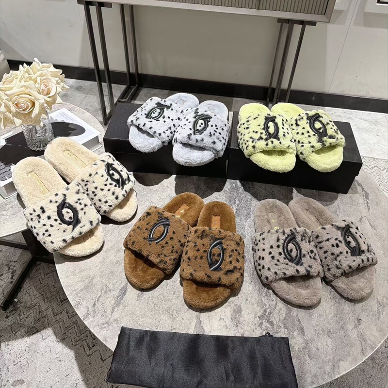 Correct version of Chanel-style leopard print furry slippers for women, suitable for autumn and winter, outdoor wear, plush home warm flat slippers