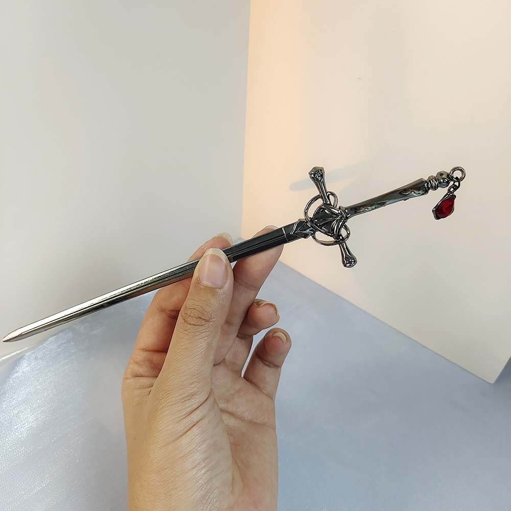 Pistola negro con colgante