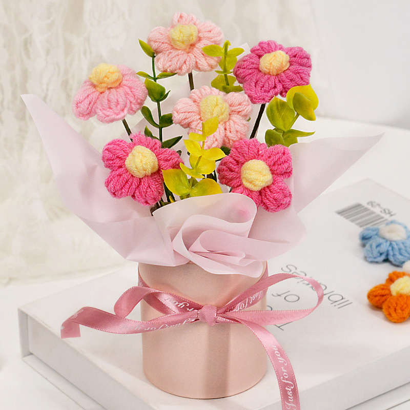 핑크 퍼프 꽃 6개와 포옹 버킷