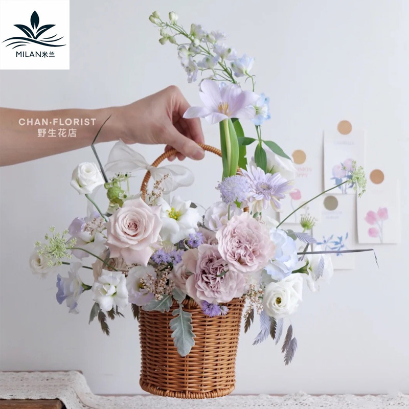 Cesta de flores de ratán de estilo pastoral de mano cesta de mimbre de plástico cesta tejida a mano arreglo floral cesta pequeña cesta de picnic de hierro