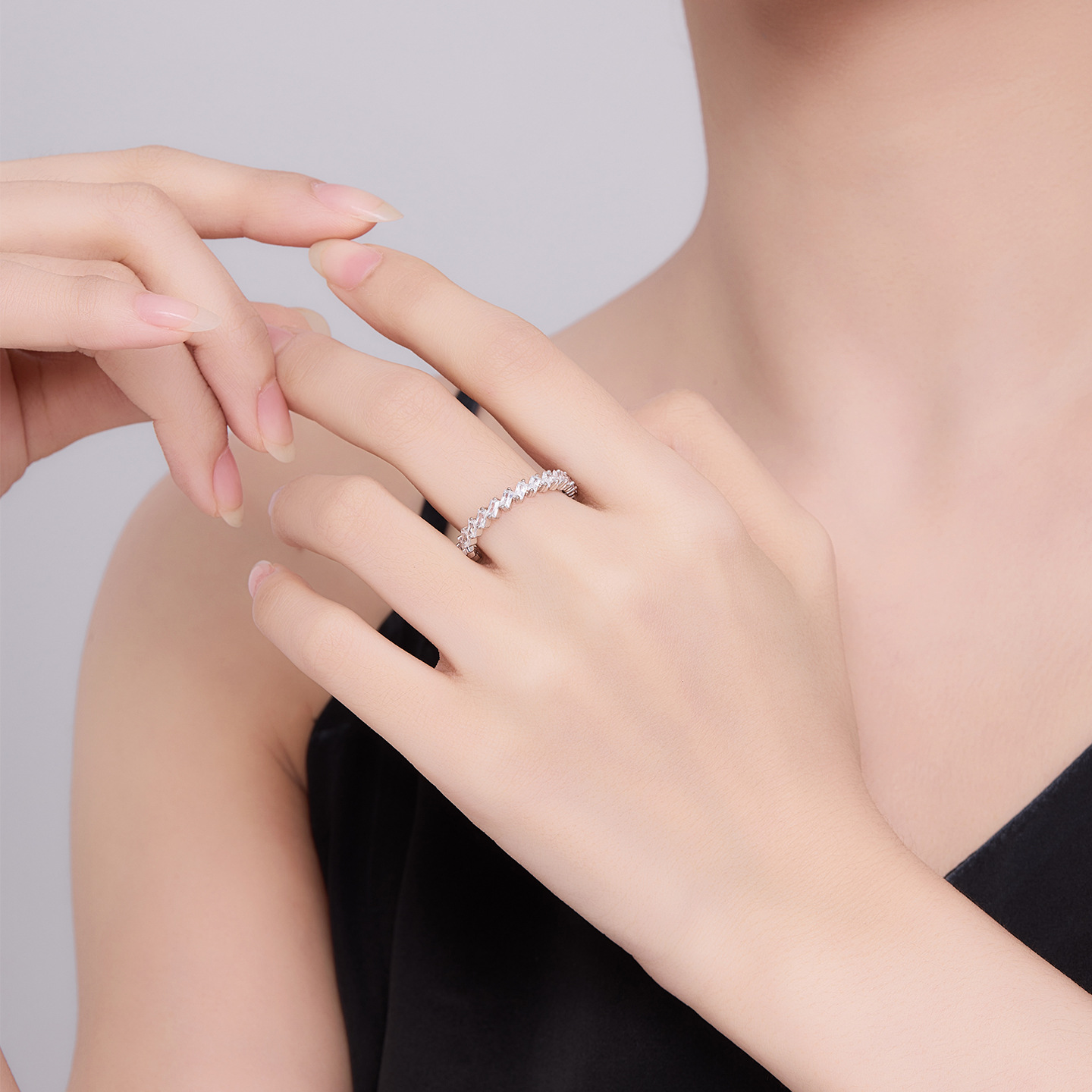 Xuping simple inswind geometría cuadrada anillo de zircon artificial aleación de cobre fácil de usar anillo de anillo de dama simple