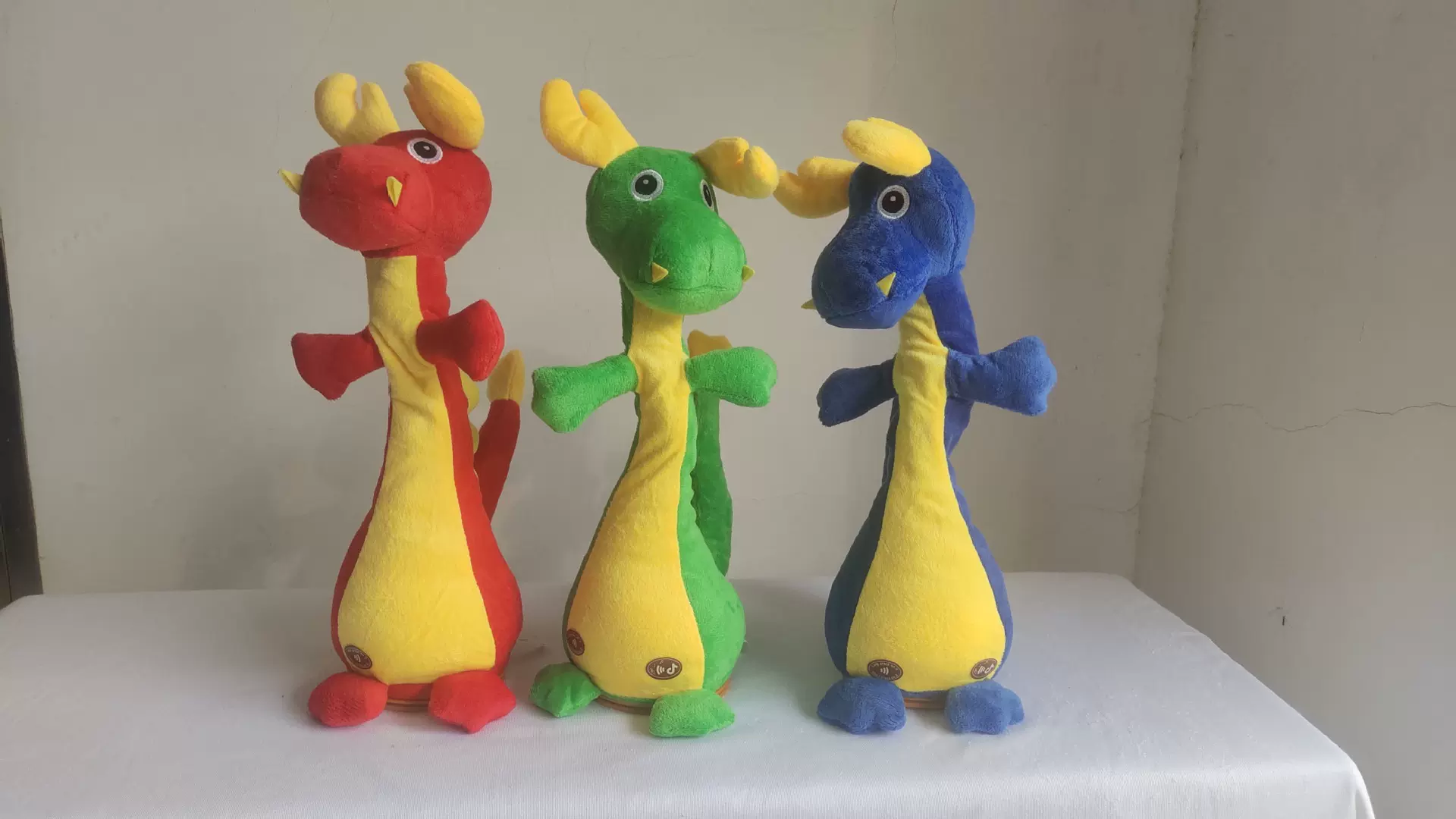 外贸厂家生产销售电动毛绒三色龙毛绒玩具公仔热销欧美市场