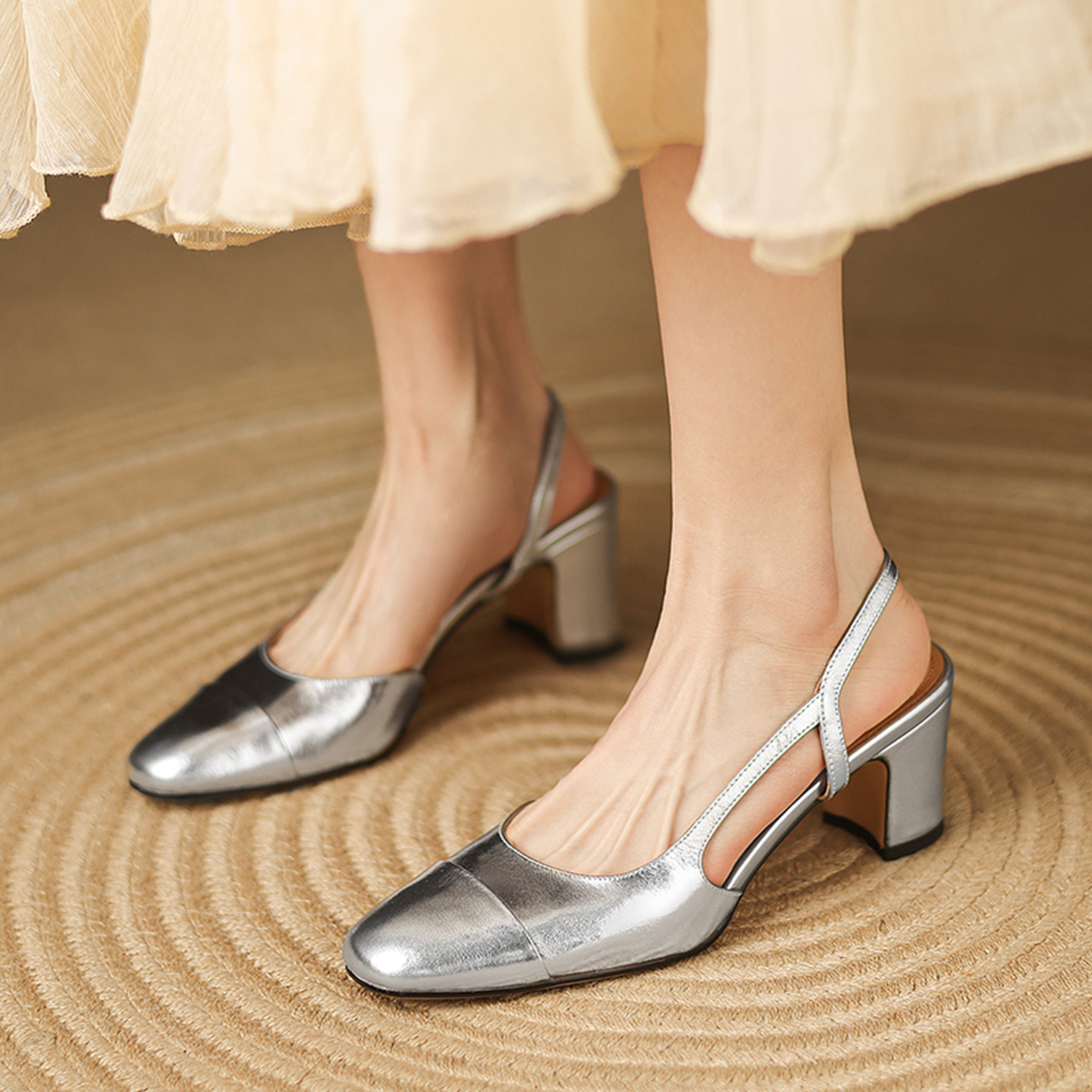 Sandal cao gót nữ mũi kín quai chéo buộc dây phong cách Hàn Quốc — đen