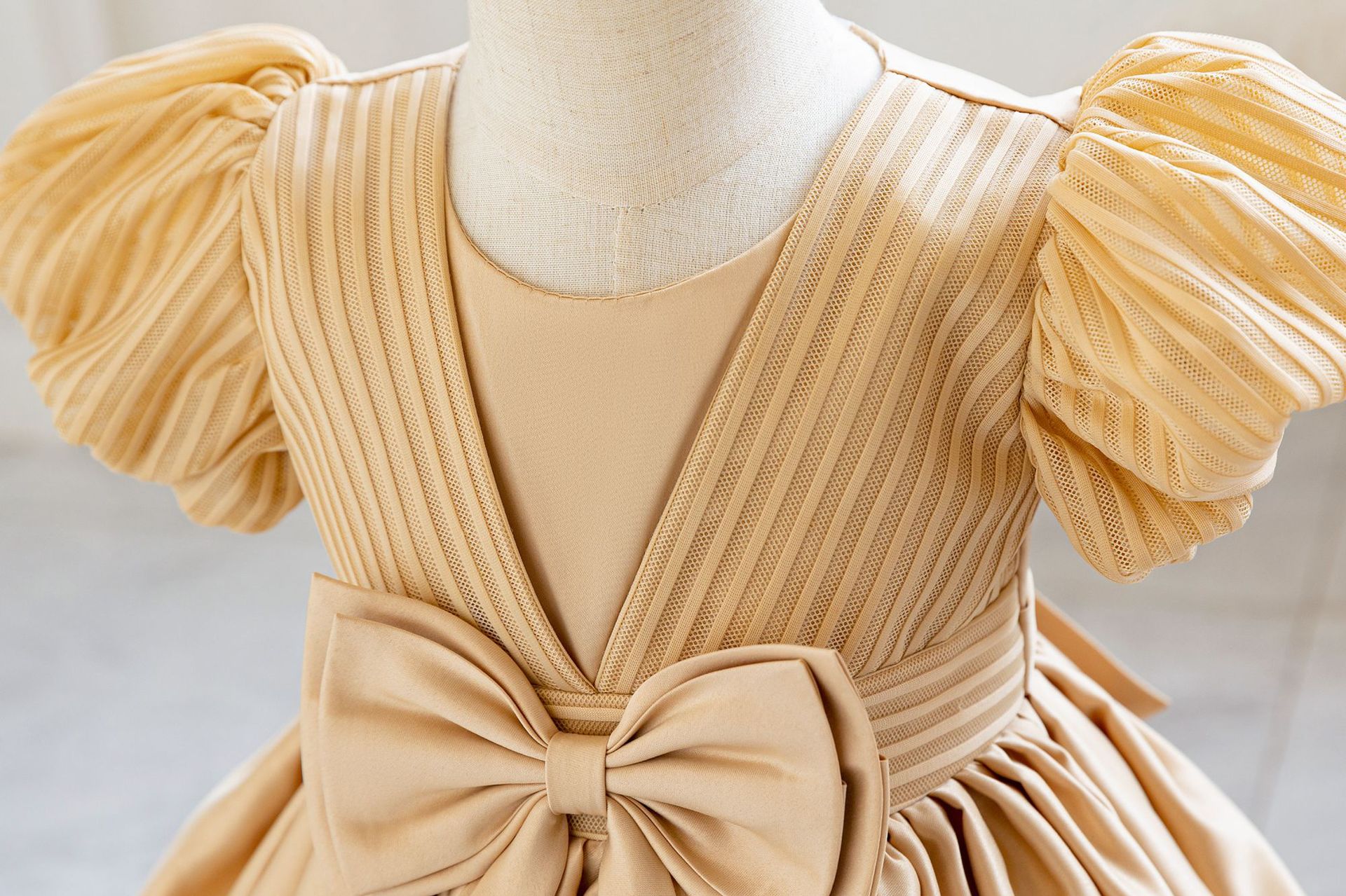 Robe d'anniversaire pour enfant Robe d'anniversaire pour enfant Robe de princesse de première année à rayures en satin avec nœud_voghion.com