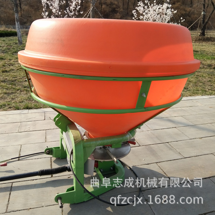 颗粒化肥农用撒肥机 拖拉机后置式撒肥机 大面积农用喷洒施肥器