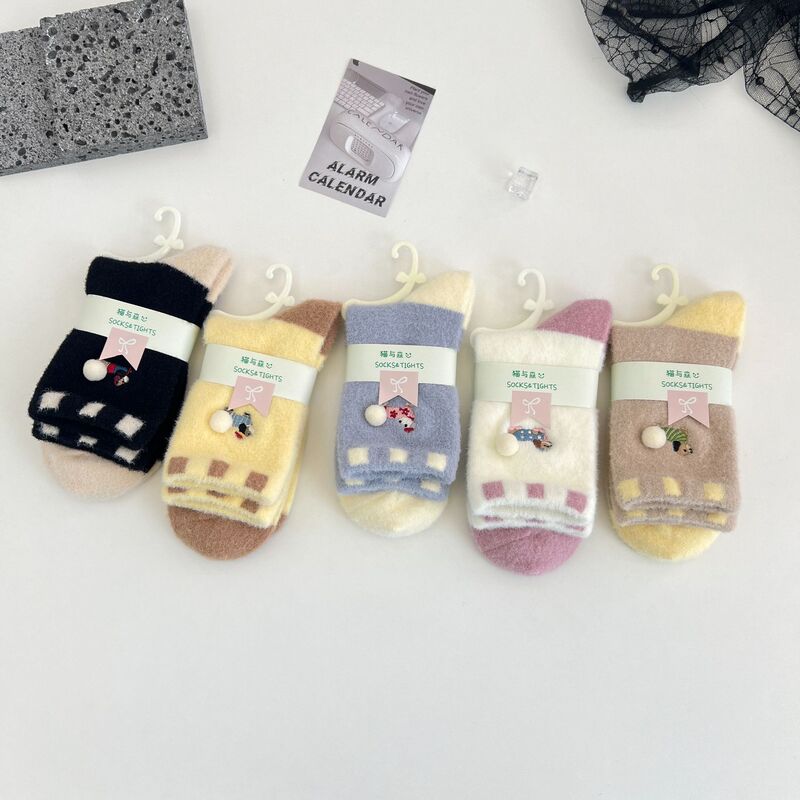 Embroidered Floral Dog Socks for Women, Mid-Calf Socks, Autumn and Winter Plush Slouch Socks, Fashionable Women's Socks, Sweet Cotton Socks, Versatile
